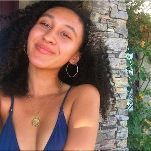 Meet your Posher, Sky